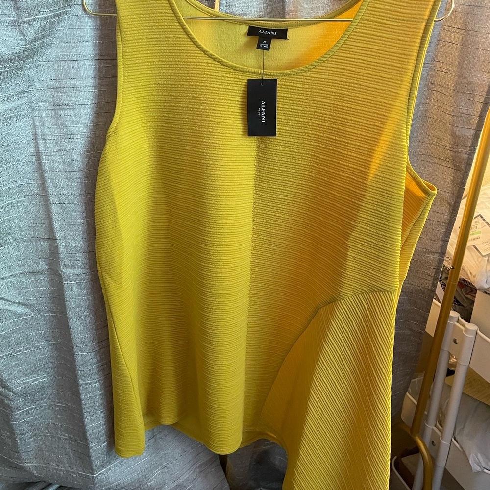 Alfani Graphic Oasis Gold Sun 2x  and ox Woman’s Tank Top -NWT